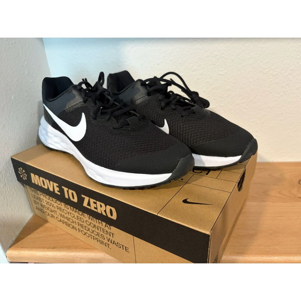 Nike Revolution 6 Older Kids' Road Running Shoes, 6Y NWT